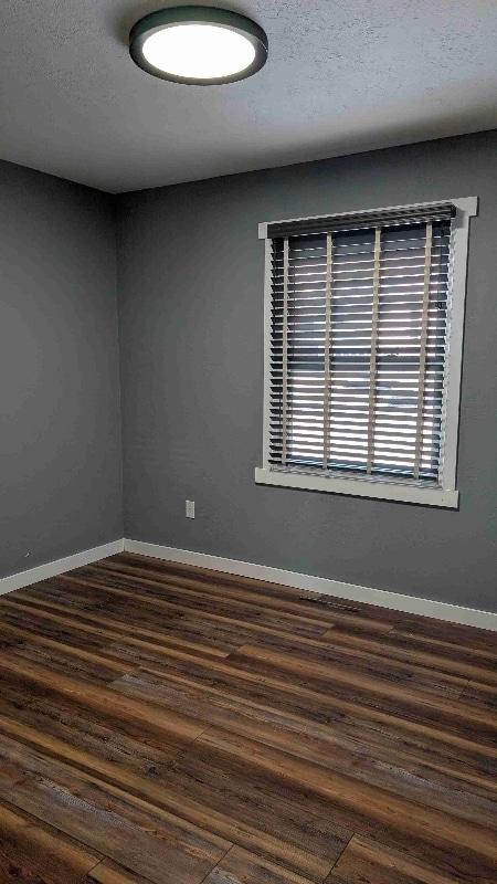 Photo - 916 Ave E NW