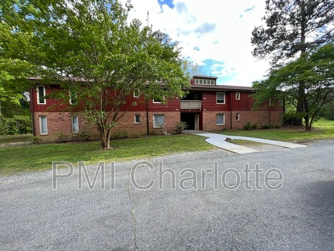 Photo - 4746 NC-73