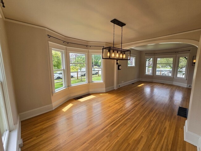 Photo - 1631 Oakes Ave