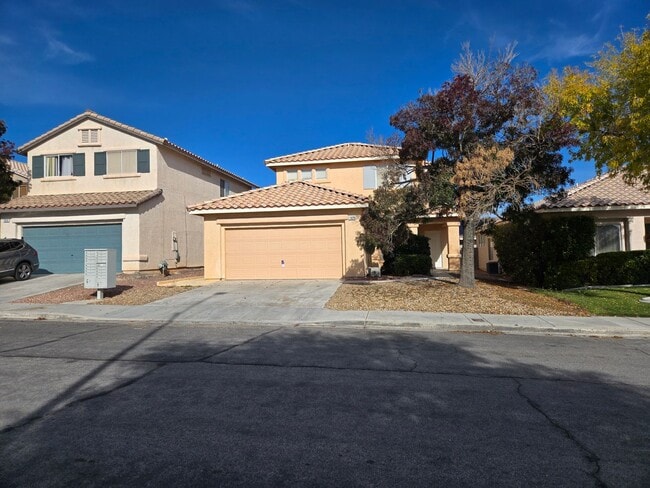 Building Photo - A Fabulous 5 Bedroom Home with 1 Bedroom and 3/4 Bathroom downstairs