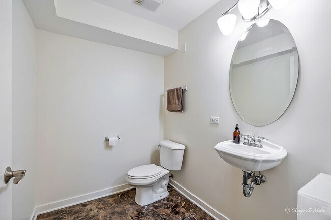 Photo - 2323 S Wabash Ave