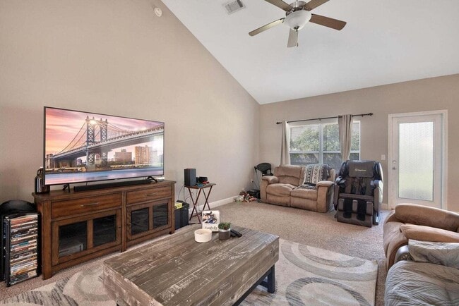 Photo - 607 Rowan Cir