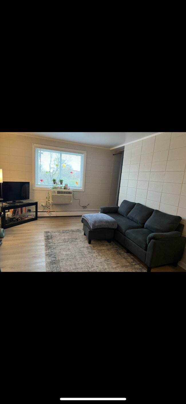 Building Photo - 1351 N Western Ave Unit 305