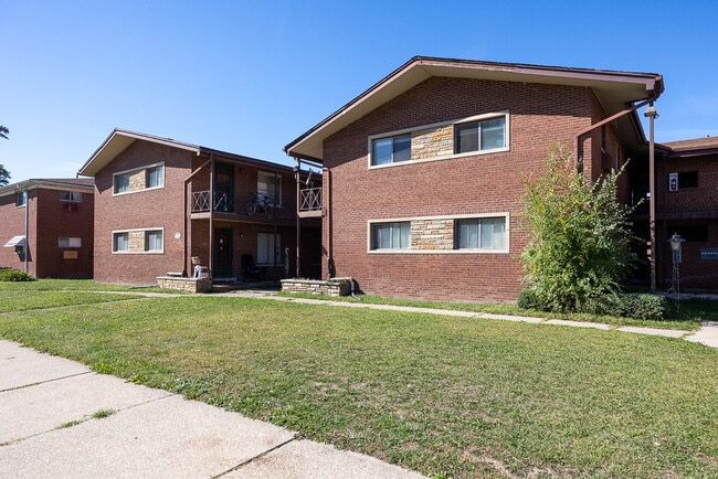 Building Photo - 17161 Denver St