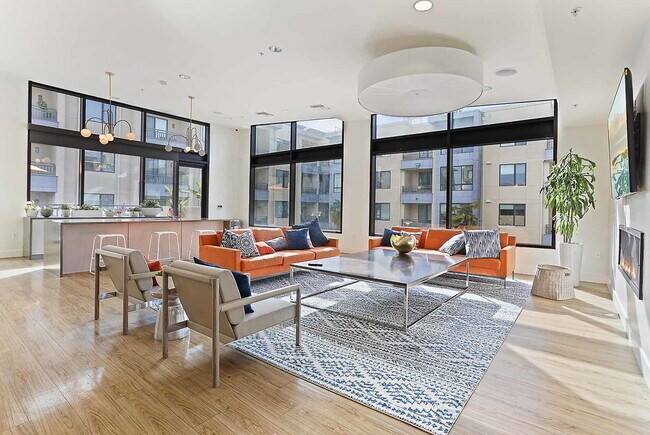 Photo - One Hundred Grand