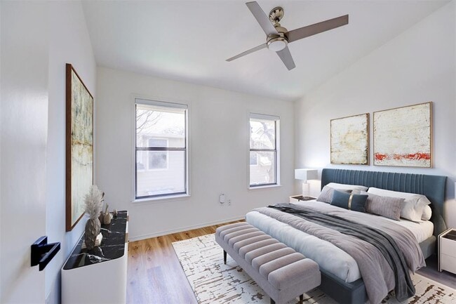 Photo - 512 Eberhart Ln