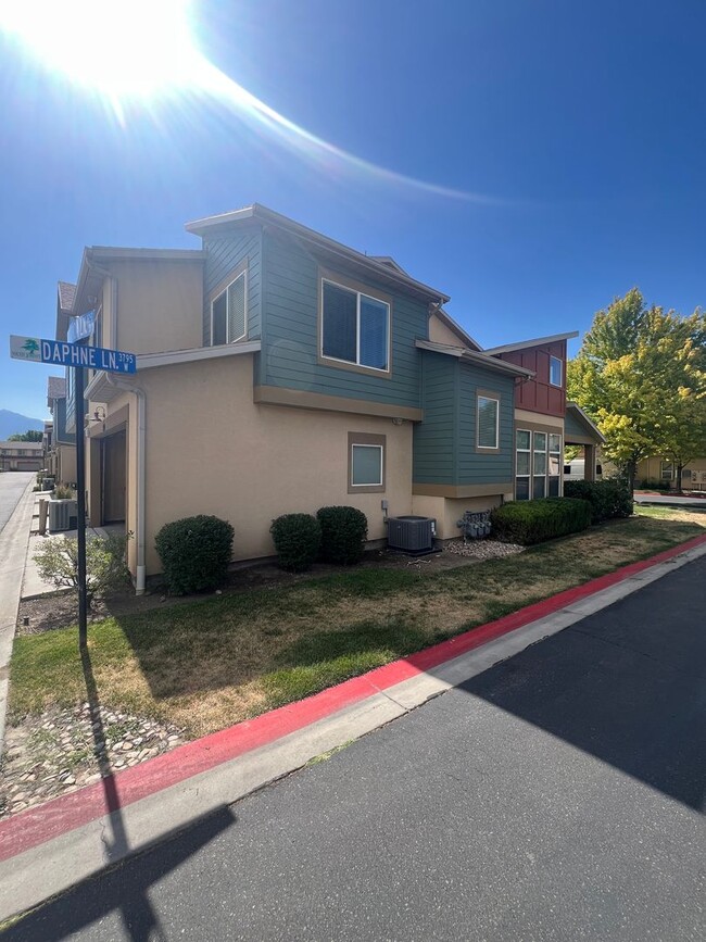 Photo - Awesome Townhome End-unit in South Jordan