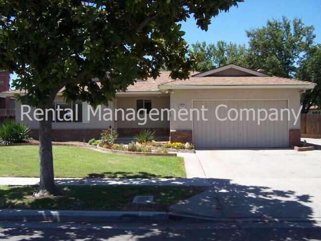 big house corner lot, possible rv parking - big house corner lot, possible rv parking