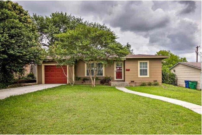 Photo - 611 Sumner Dr