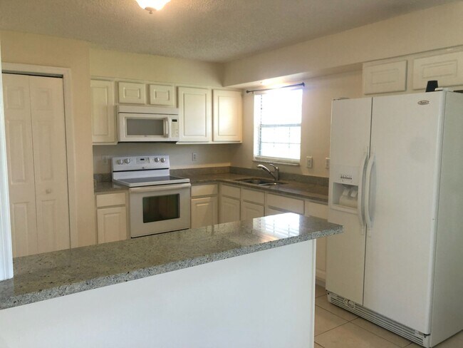 Photo - ANNUAL RENTAL - POINCIANA-2 BED/1 BATH Unit Q-1