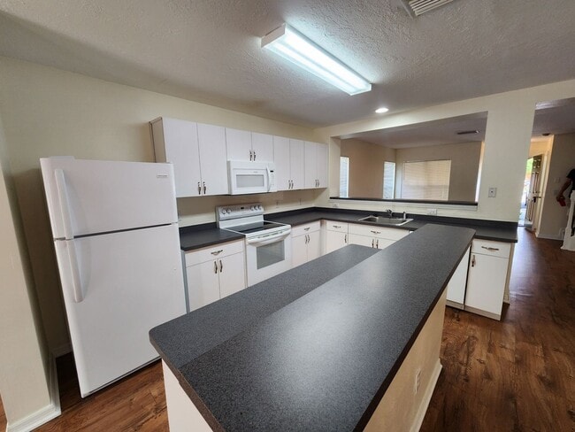 Photo - Spacious townhome in Riverview!
