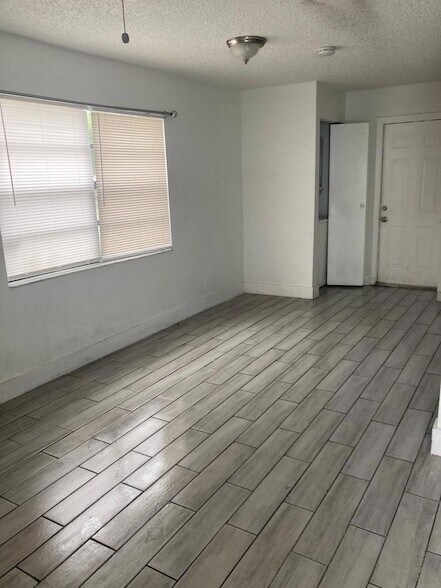 Photo - 1565 W 36th St