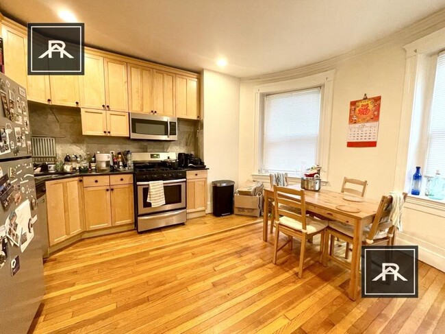 4 bedroom in Brookline MA 02446 - 4 bedroom in Brookline MA 02446 Condo Unit 1