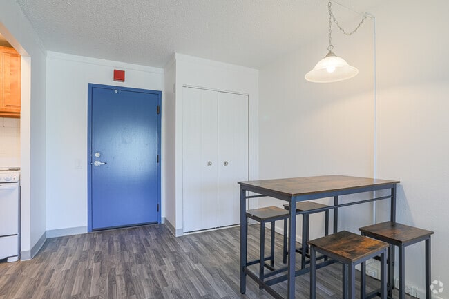 1 BR, 1 BA - 528 SF