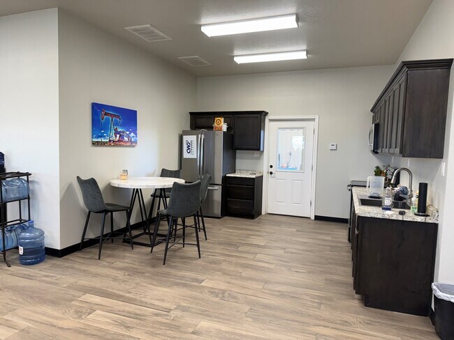 Photo - 2107 W 83rd St