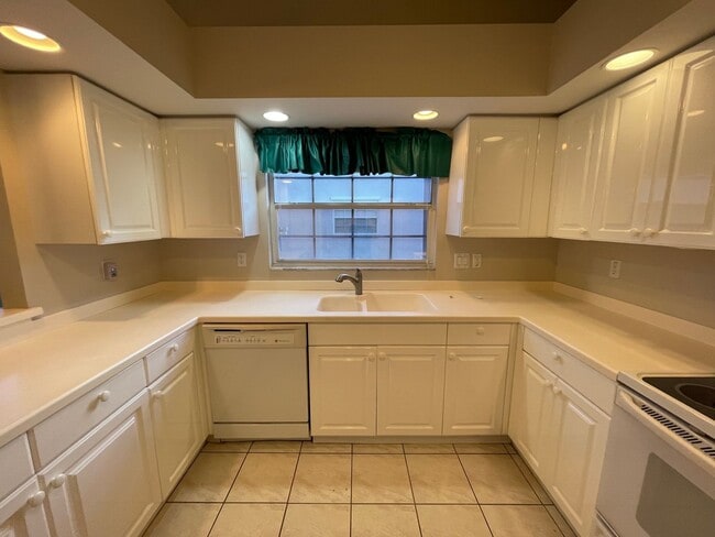 Photo - ANNUAL RENTAL - BERKSHIRE LAKES-MELROSE GARDENS- 3 BED/2 BATH VILLA WITH 2 CAR GARAGE