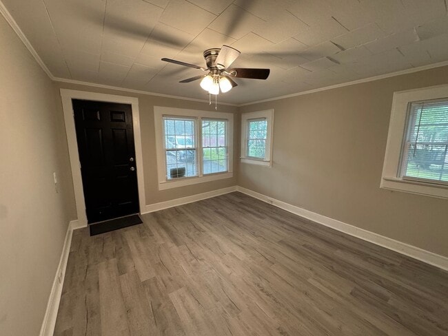 Photo - 1514 W May Ave