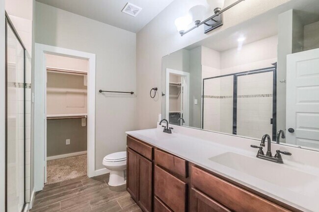 Photo - 146 Parkgate St Unit B