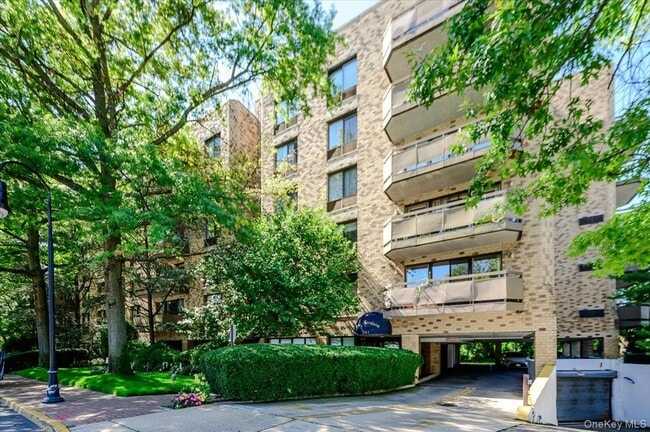 Building Photo - 141 Great Neck Rd Unit 3F
