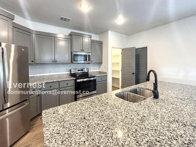 Photo - 2123 Hornbeam St