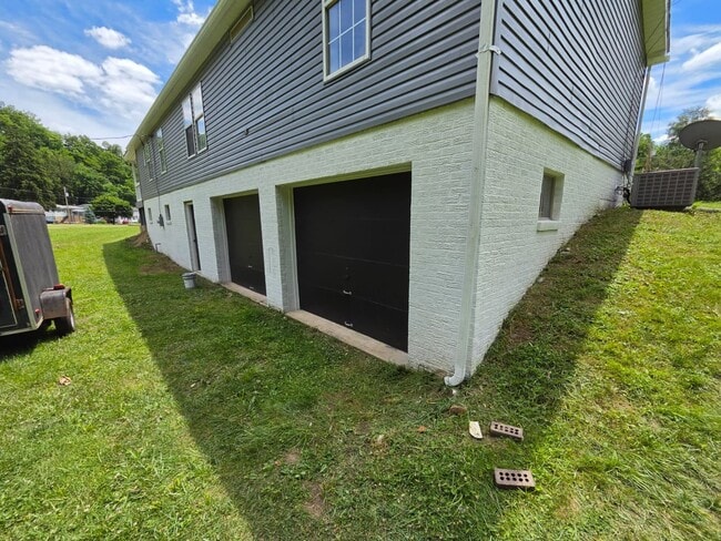 Building Photo - 120 Blythe Rd