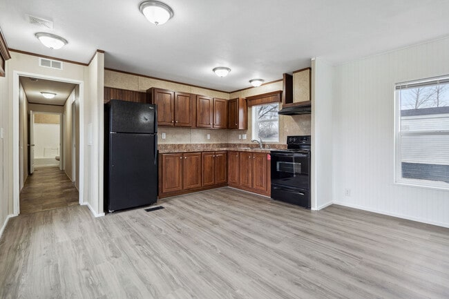 Photo - 111 S Cedar Dr