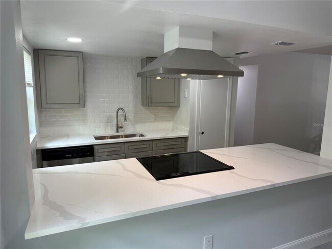 Photo - 726 Edgewater Dr Unit 2