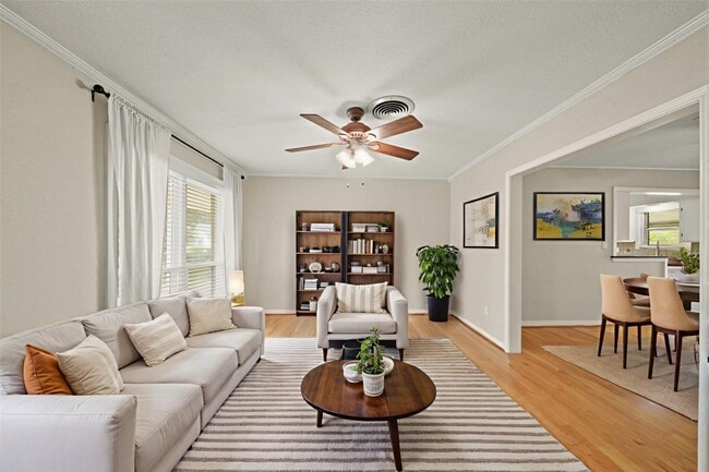 Photo - 10803 Doud St