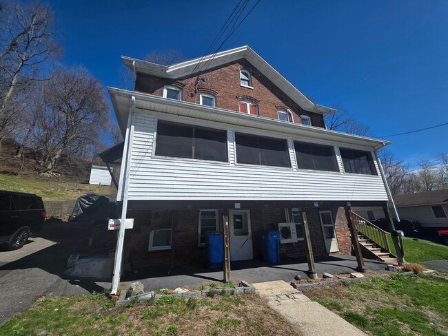 Building Photo - 30-32 Willow Street Unit 32