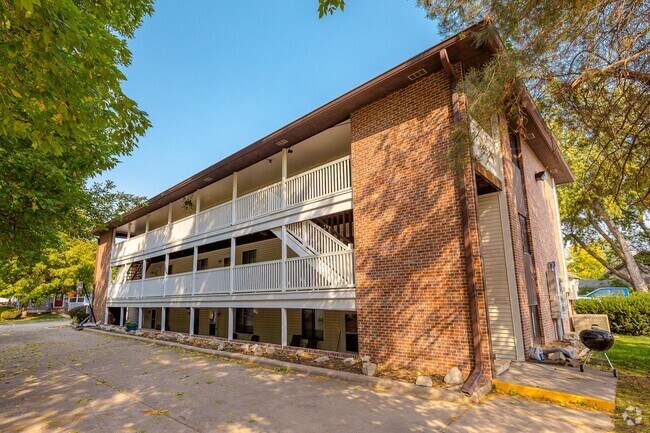 Building Photo - 4501 Madison Ave Unit 2 Rental