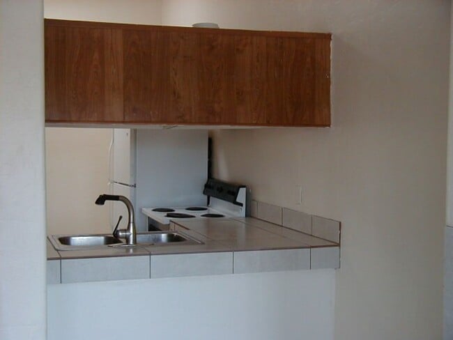 Building Photo - 383 E Thoroughbred St