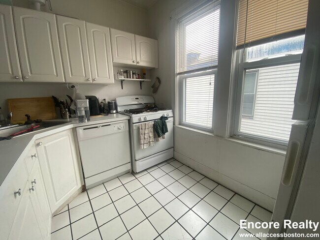 Photo - 530 Cambridge St Unit 3