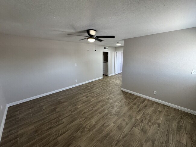 Photo - Affordable 2 Bed | 1 Bath Multi-Family Unit – Las Vegas Unidad 4