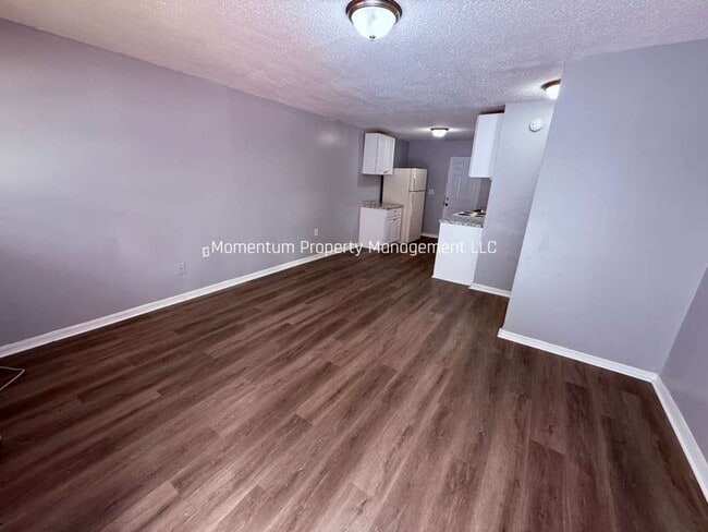 Photo - Beautifully Upgraded 2/1 AVAILABLE FOR IMMEDIAT MOVE IN!! Move In Before 5/20 and get June’s rent...