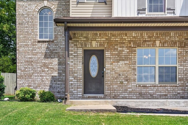 Photo - 719 Sturdivant Dr
