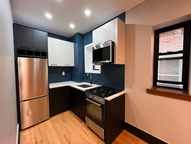 Building Photo - 23 Reed St Unit 6