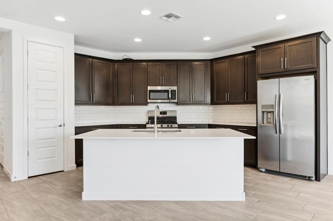 Photo - 565 E White Wing Dr