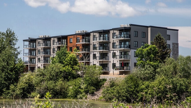 Building Photo - Lakeview Villas