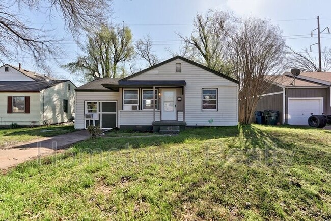 Photo - 412 Monroney Dr House