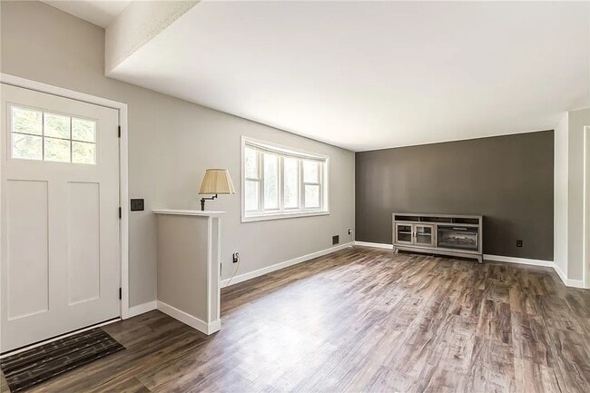 Photo - 73 Campus Dr