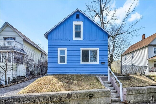 Building Photo - 4201 Train Ave Rental