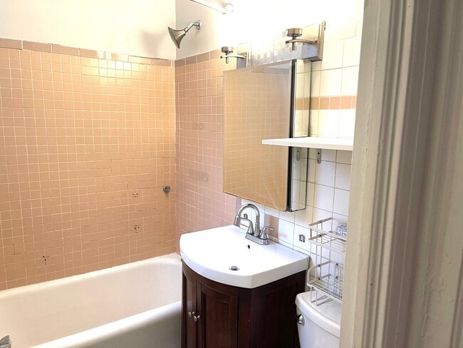 Photo - 1527 W Pratt Blvd