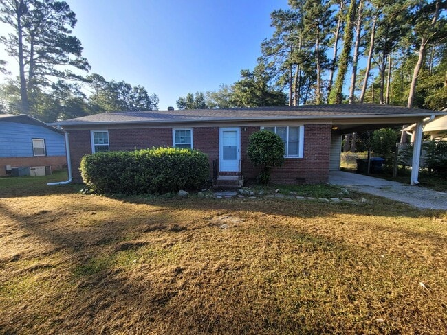 Building Photo - 3 bedroom 2 bath brick ranch in great loaction .