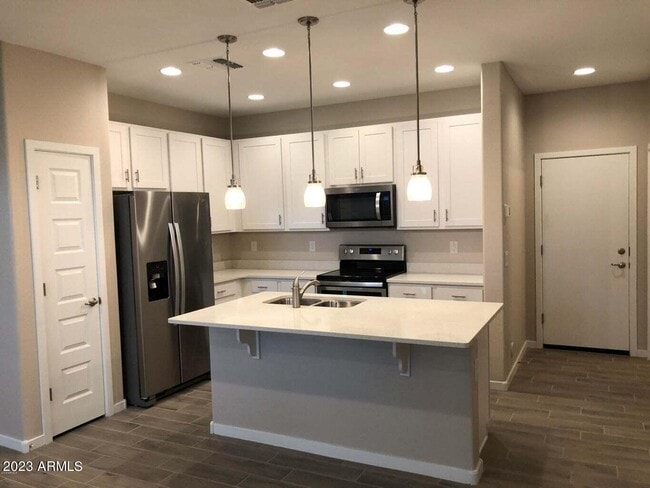 Photo - 594 W Westchester Ave