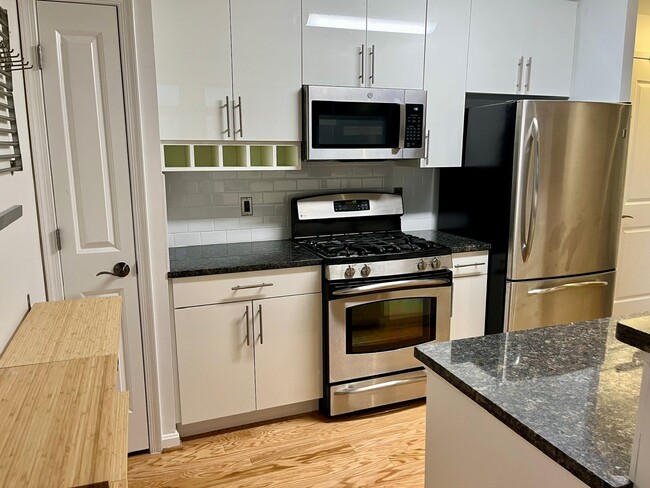 Photo - 1390 Kenyon St NW Unit 416