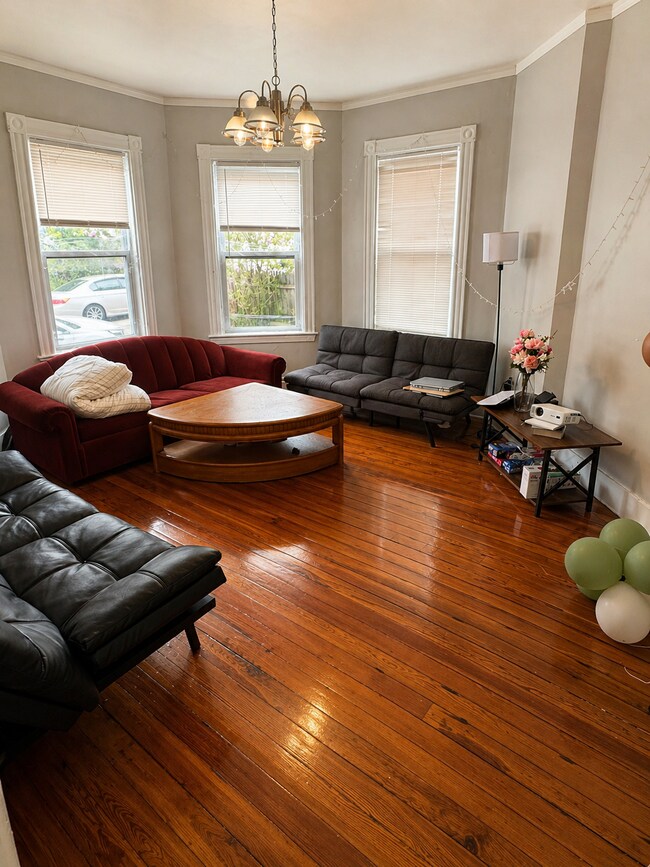 Building Photo - 4 Dalrymple St Unit 1