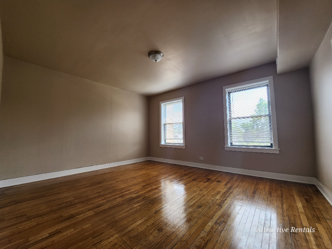Building Photo - 53 E Marquette Rd Rental