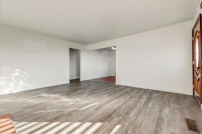 Photo - Upper Seaside 3 Bedroom / 1.5 Bath