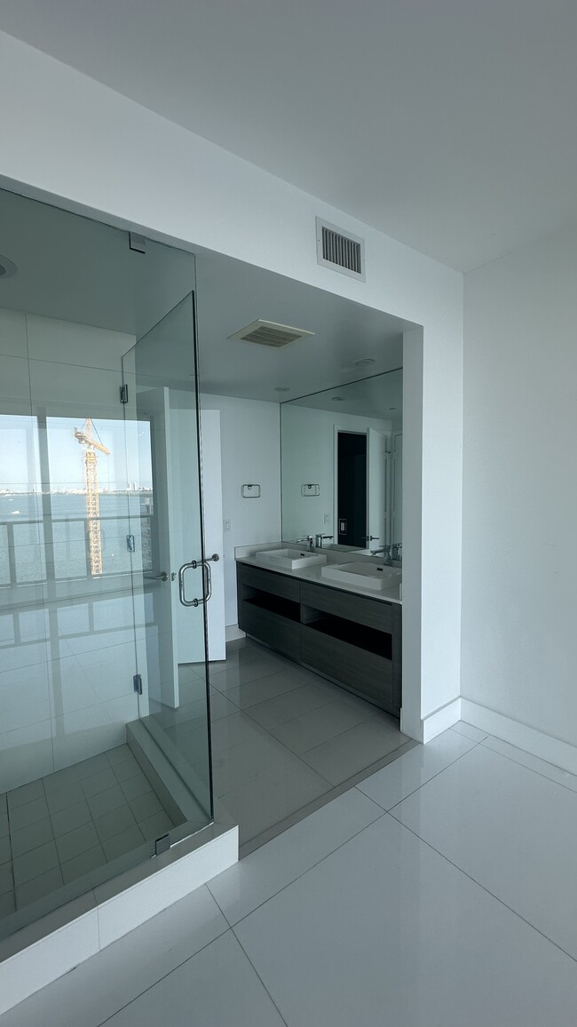 Photo - 3131 NE 7th Ave Unidad 0011