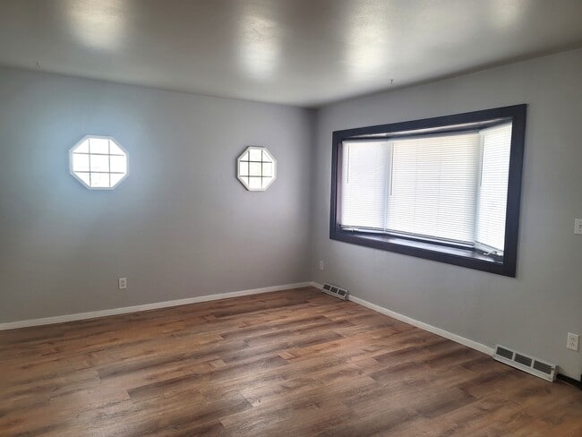 Building Photo - 938 38th Ave Rental